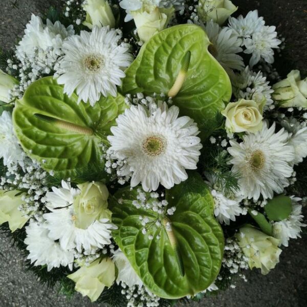 Anthurium, gerbera fekvő koszorú (FK-211)