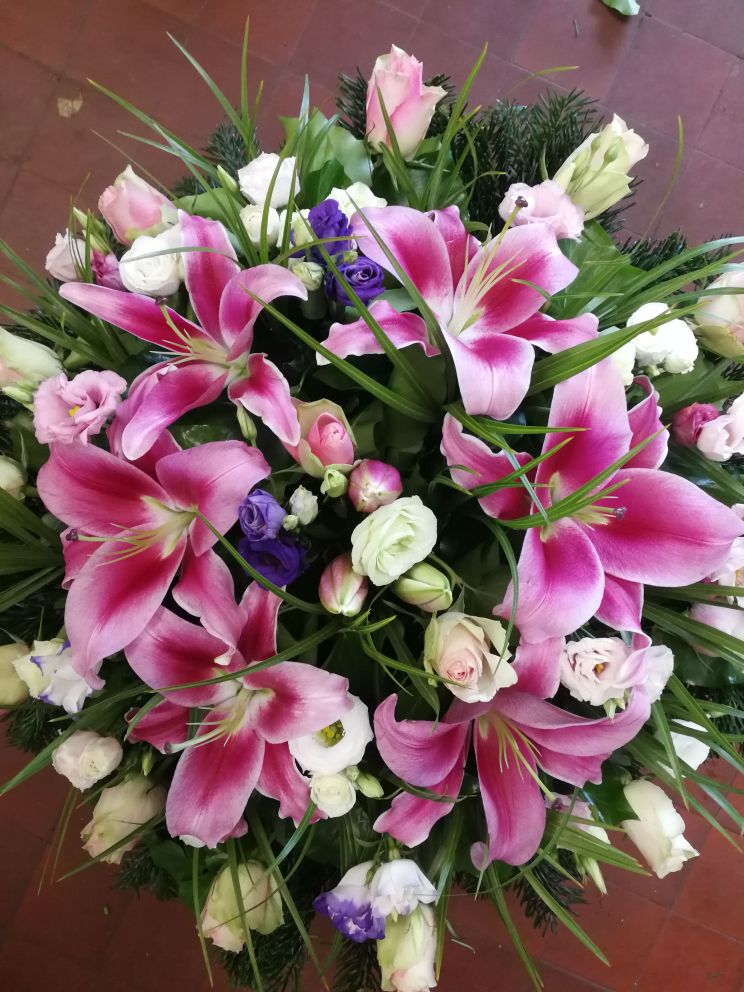 Fekvő koszorú pink liliom
