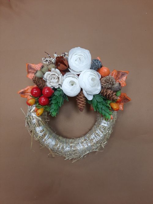 Fehér 10 cm szalmakoszorú őszi termésekkel