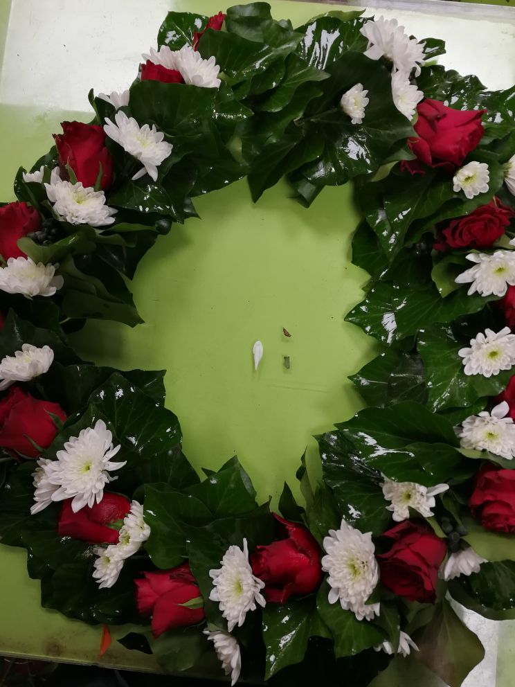 Urna dísz